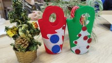 Каширские долголеты сделали своими руками новогоднюю упаковку для подарков