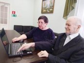 Индивидуальные занятия по компьютерной грамотности проходят в доме-интернате № 2 
