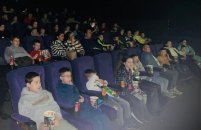 В кинотеатр вместе с родителями отправились воспитанники отделения реабилитации для детей-инвалидов № 2 