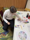Антистресс-картинки раскрашивают воспитанники отделения реабилитации для детей инвалидов и детей с ограниченными возможностями здоровья № 2 