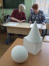 Технику рисования геометрических тел осваивали каширские участники проекта «Активное долголетие»